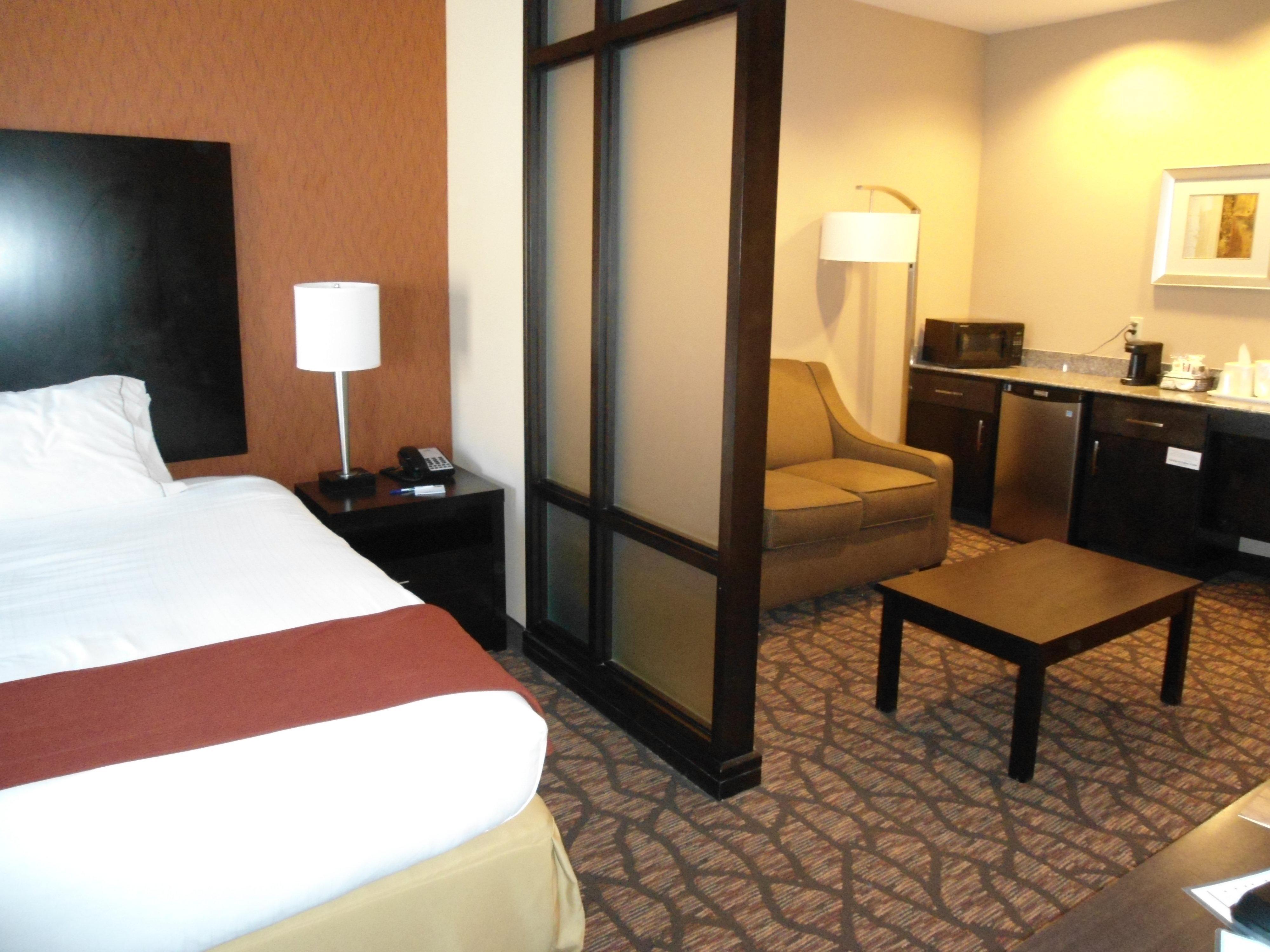 Holiday Inn Express And Suites Alpine By Ihg Esterno foto