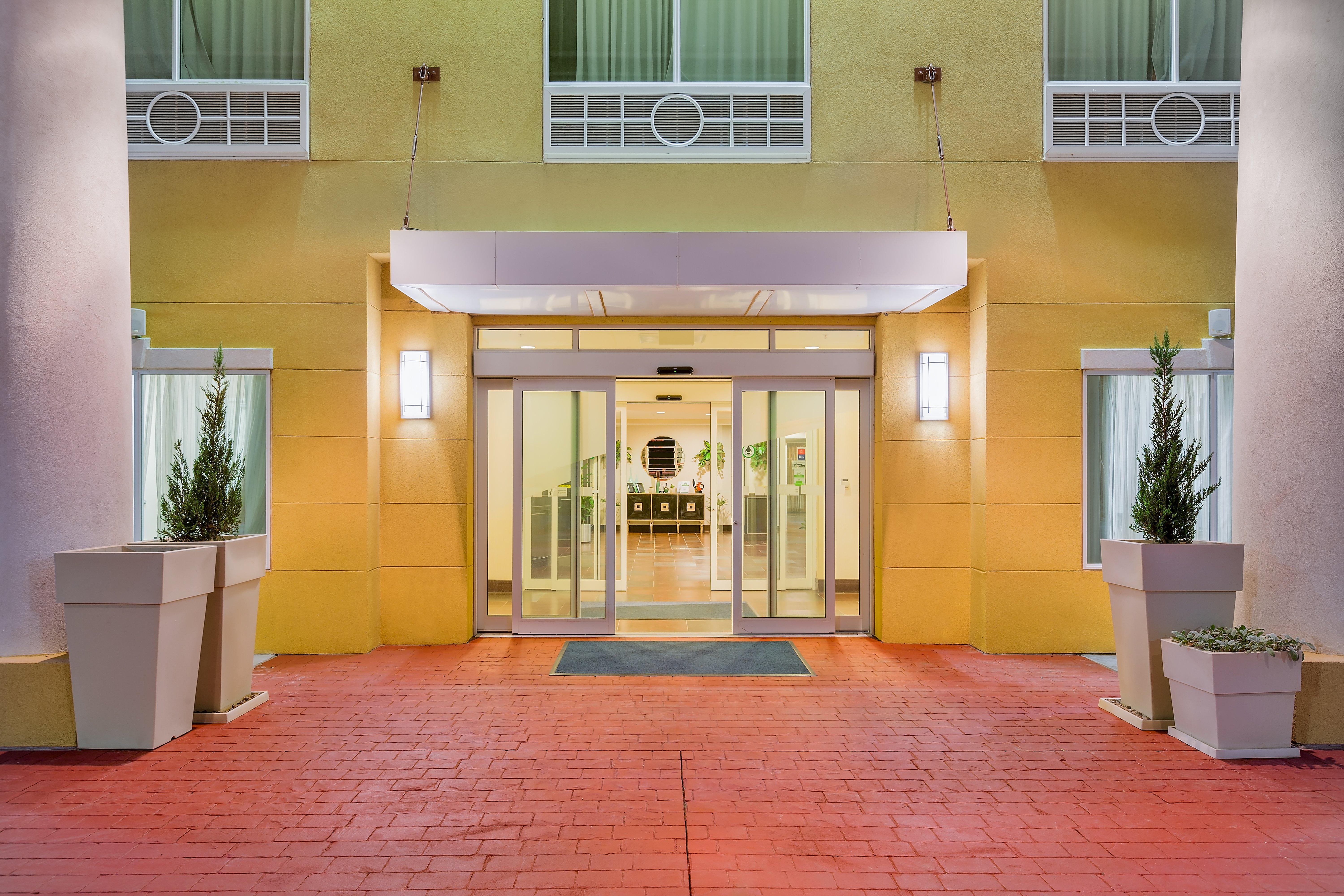 Holiday Inn Express And Suites Alpine By Ihg Esterno foto