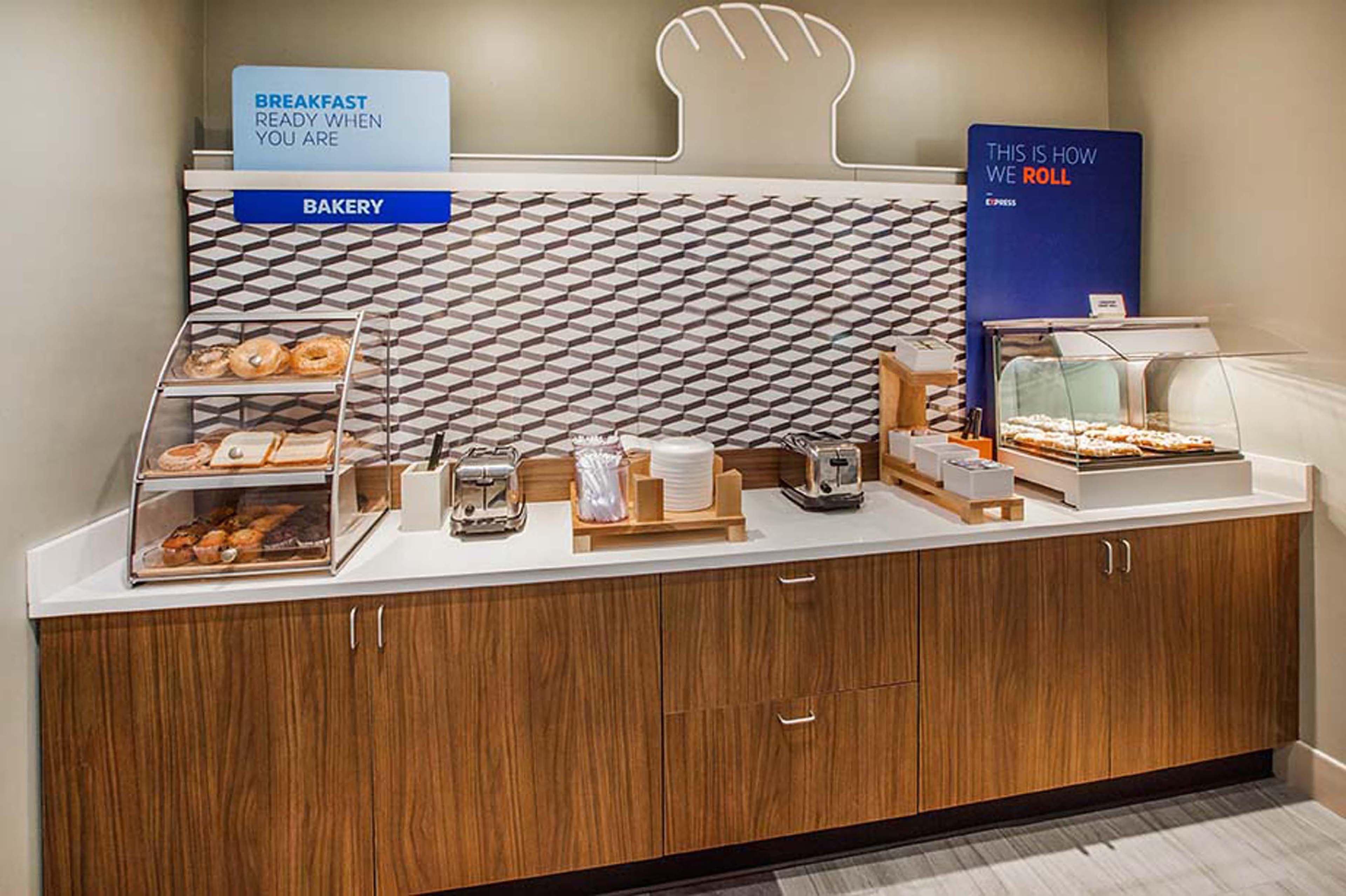 Holiday Inn Express And Suites Alpine By Ihg Esterno foto