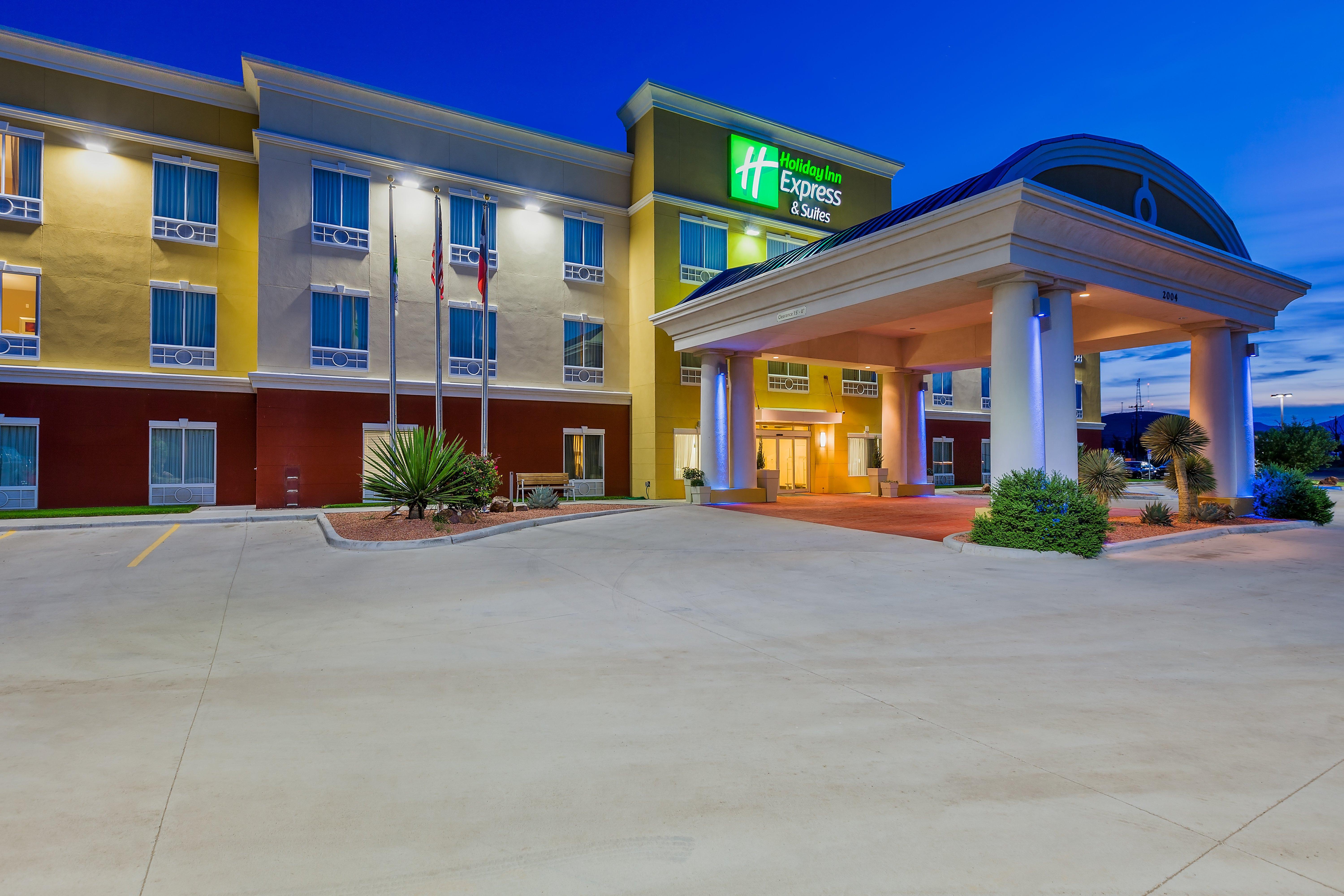 Holiday Inn Express And Suites Alpine By Ihg Esterno foto