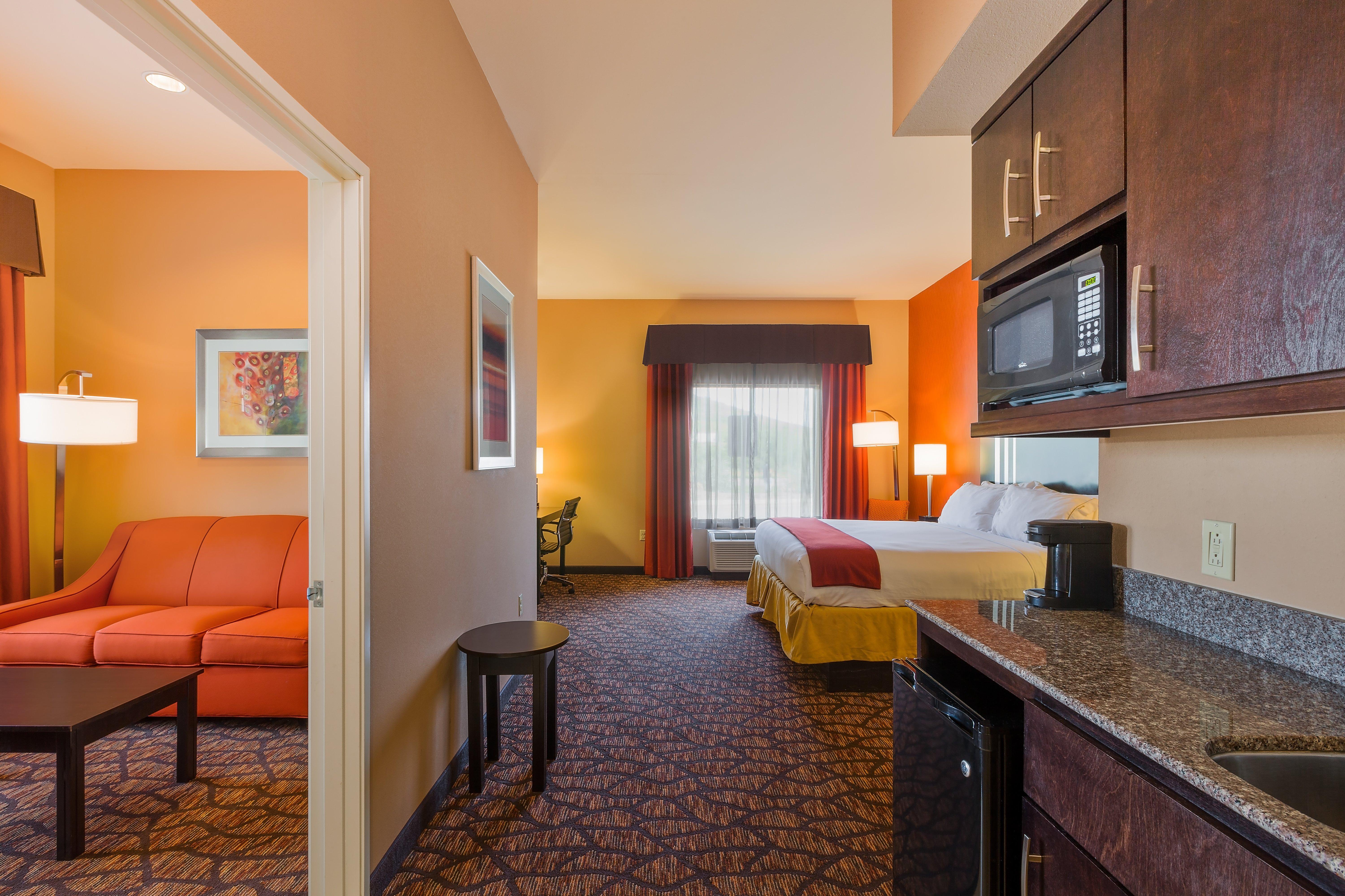 Holiday Inn Express And Suites Alpine By Ihg Esterno foto